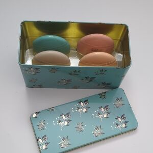 NWOT Eco Harbor Floral Tin Gift Set 4 Hand Cream Pods